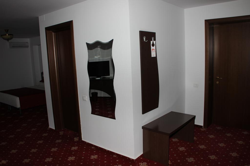 Hotel Royal 2 Urziceni Pokoj fotografie
