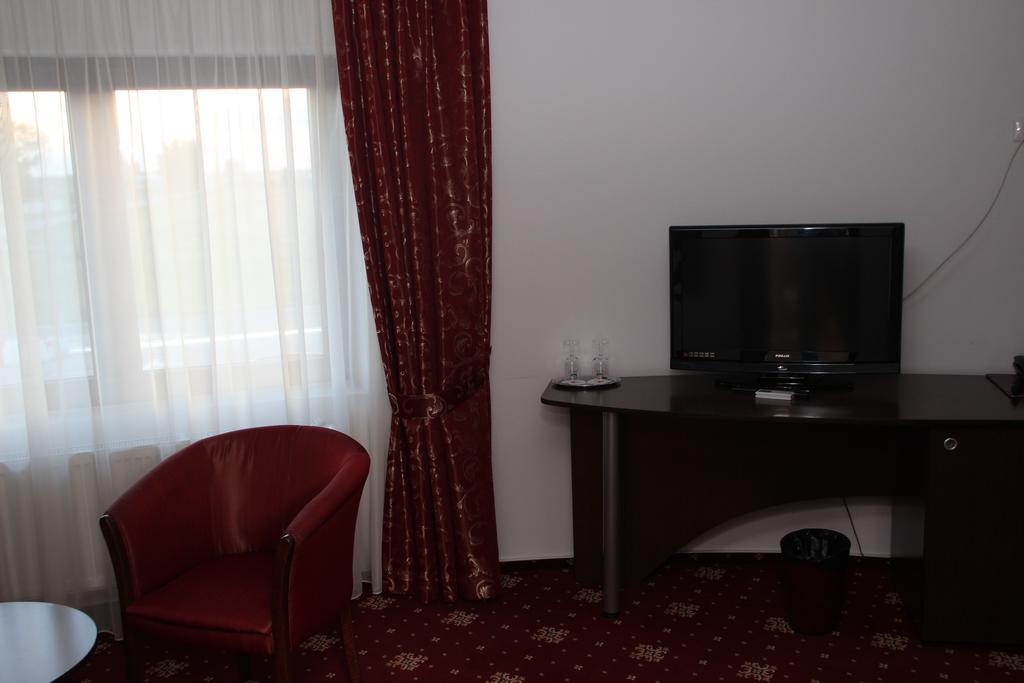 Hotel Royal 2 Urziceni Exteriér fotografie